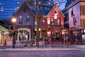 Amazing Royal Suites Yorkville