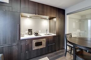 Amazing Royal Suites Yorkville