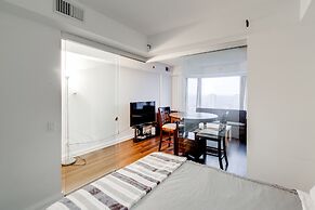 Amazing Royal Suites Yorkville