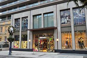 Amazing Royal Suites Yorkville