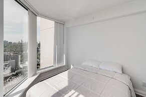 Amazing Royal Suites Yorkville