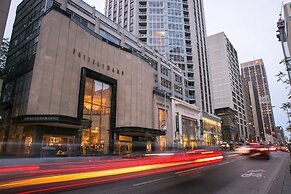 Amazing Royal Suites Yorkville