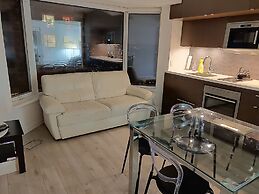 Amazing Royal Suites Yorkville