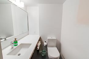 Amazing Royal Suites Yorkville