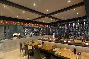 Amazing Royal Suites Yorkville