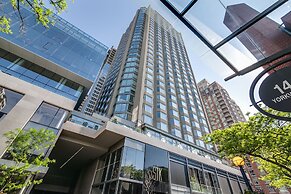 Amazing Royal Suites Yorkville