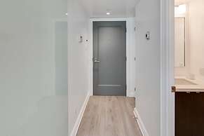 Amazing Royal Suites Yorkville