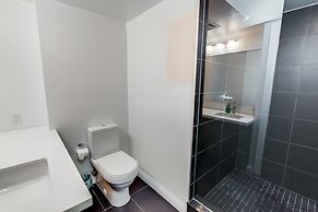 Amazing Royal Suites Yorkville