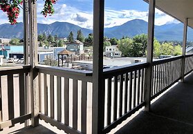 The Canterbury Inn of Downtown Invermere