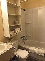 The Canterbury Inn of Downtown Invermere