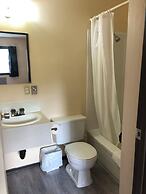 The Canterbury Inn of Downtown Invermere