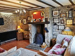 Pathways Holiday Cottage a Delightful 18th Century Stone Cottage in De