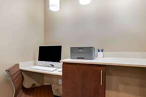 Comfort Inn and Suites Ames near ISU Campus