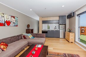 Modern Apartment Short Walk to SkyTower