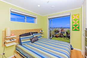 Modern Apartment Short Walk to SkyTower