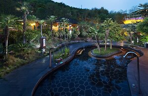 Huitang Huatian Hot Spring Resort Hotel