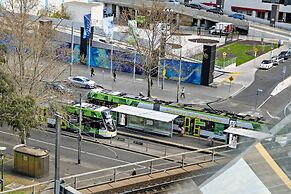 Leila, 1BDR Melbourne Apartment