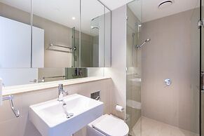 Sabrina, 2BDR Docklands Apartment