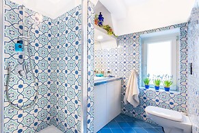 Explore the Amalfi Coast from a Cosy Home in Sorrento Centre