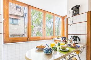 Explore the Amalfi Coast from a Cosy Home in Sorrento Centre