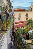 Explore the Amalfi Coast from a Cosy Home in Sorrento Centre