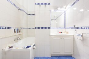 Explore the Amalfi Coast from a Cosy Home in Sorrento Centre