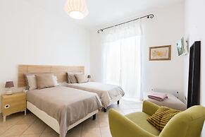 Explore the Amalfi Coast from a Cosy Home in Sorrento Centre