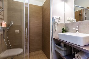 Number 1 Deluxe Apartments