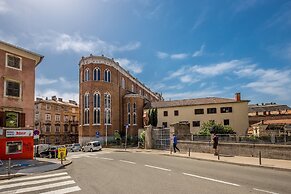 Number 1 Deluxe Apartments