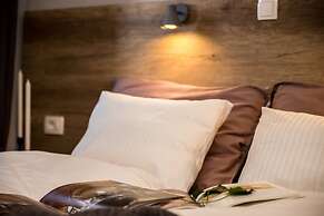 Number 1 Deluxe Apartments