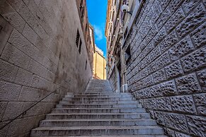 Number 1 Deluxe Apartments