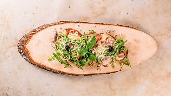 Number 1 Deluxe Apartments