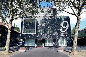Hotel 9
