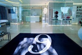 Hotel 9