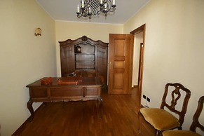 Beautiful Villa, Wifi, Bbq, Private Garden, Short Walk to Lakeside, Be