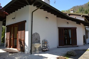 Beautiful Villa, Wifi, Bbq, Private Garden, Short Walk to Lakeside, Be