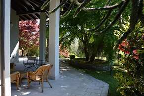 Beautiful Villa, Wifi, Bbq, Private Garden, Short Walk to Lakeside, Be