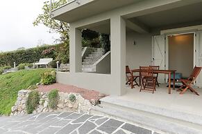 Italian Lakes 1 bed Apartment With Lake Views, Private Terrace, Wifi, 