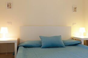 Italian Lakes 1 bed Apartment With Lake Views, Private Terrace, Wifi,