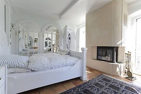 Luxury Italian Lakes Villa With Pool. 360 Degree Views. Sleeps 11