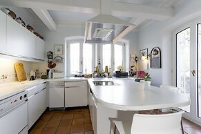 Luxury Italian Lakes Villa With Pool. 360 Degree Views. Sleeps 11