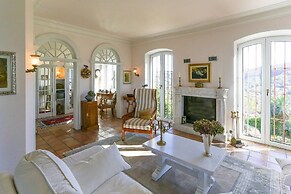 Luxury Italian Lakes Villa With Pool. 360 Degree Views. Sleeps 11