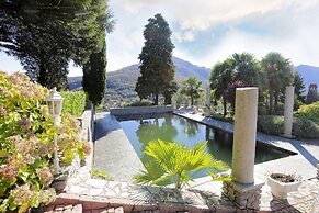 Luxury Italian Lakes Villa With Pool. 360 Degree Views. Sleeps 11