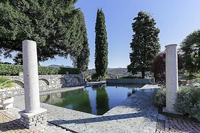 Luxury Italian Lakes Villa With Pool. 360 Degree Views. Sleeps 11