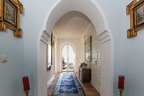 Luxury Italian Lakes Villa With Pool. 360 Degree Views. Sleeps 11