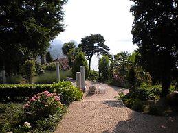 Luxury Italian Lakes Villa With Pool. 360 Degree Views. Sleeps 11