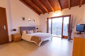 Family Friendly Italian Lakes 3 Bedroom Villa With Wifi, Bbq, Lake Vie