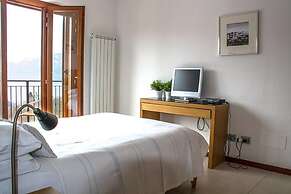 Family Friendly Italian Lakes 3 Bedroom Villa With Wifi, Bbq, Lake Vie
