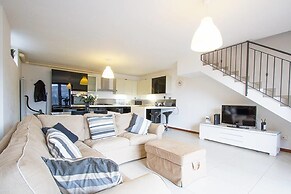 Family Friendly Italian Lakes 3 Bedroom Villa With Wifi, Bbq, Lake Vie