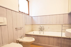 Authentic 3 bed Apartment With Amazing Lake Views